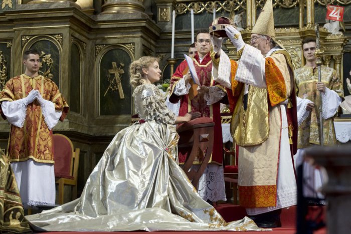 Ilustračný obrázok k článku Bratislava bude mať opäť dve korunovačné slávnosti. Môže za to spor magistrátu a združenia