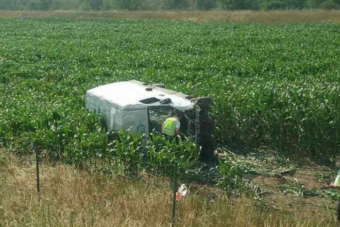 Ilustračný obrázok k článku Dve nehody na D1 neďaleko Považskej: Dodávka skončila v poli mimo diaľnice, FOTO