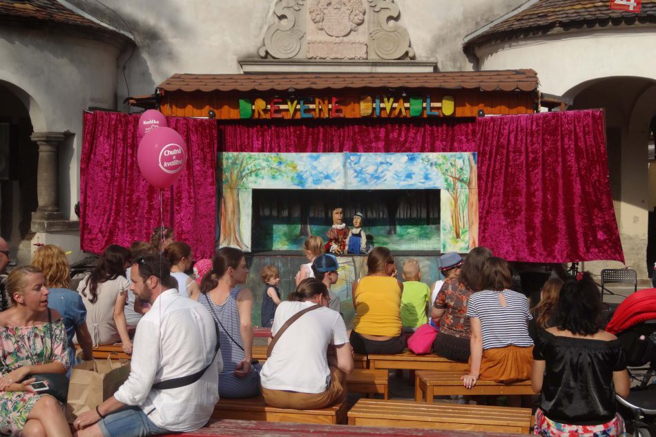 Ilustračný obrázok k článku FOTO: Priestor pred Urbanovou vežou v centre Košíc zaplnil jarmok remesiel