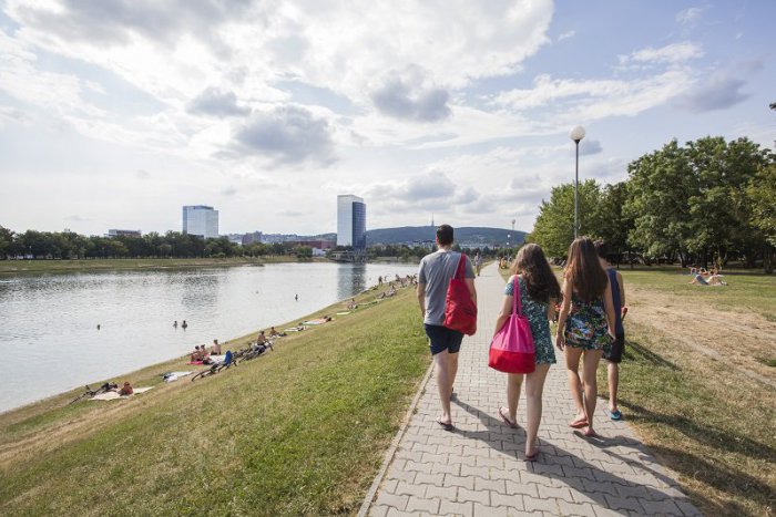 Ilustračný obrázok k článku Začiatok novomestského kultúrneho leta  ponúkne na Kuchajde skvelý program