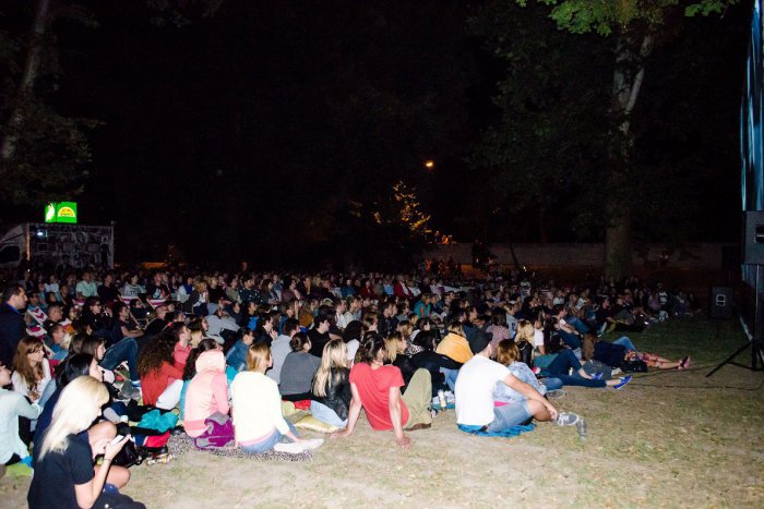Ilustračný obrázok k článku Letné kino budú mať aj Dúbravčania. Premietanie začína už 6. júla!