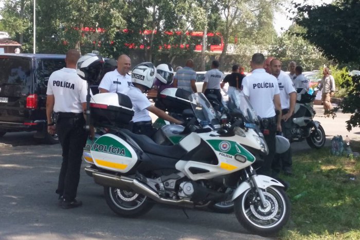 Ilustračný obrázok k článku Prečo polícia dala fúkať protestujúcim farmárom? Môže za to podnapitá vodička, ktorá ich prišla podporiť