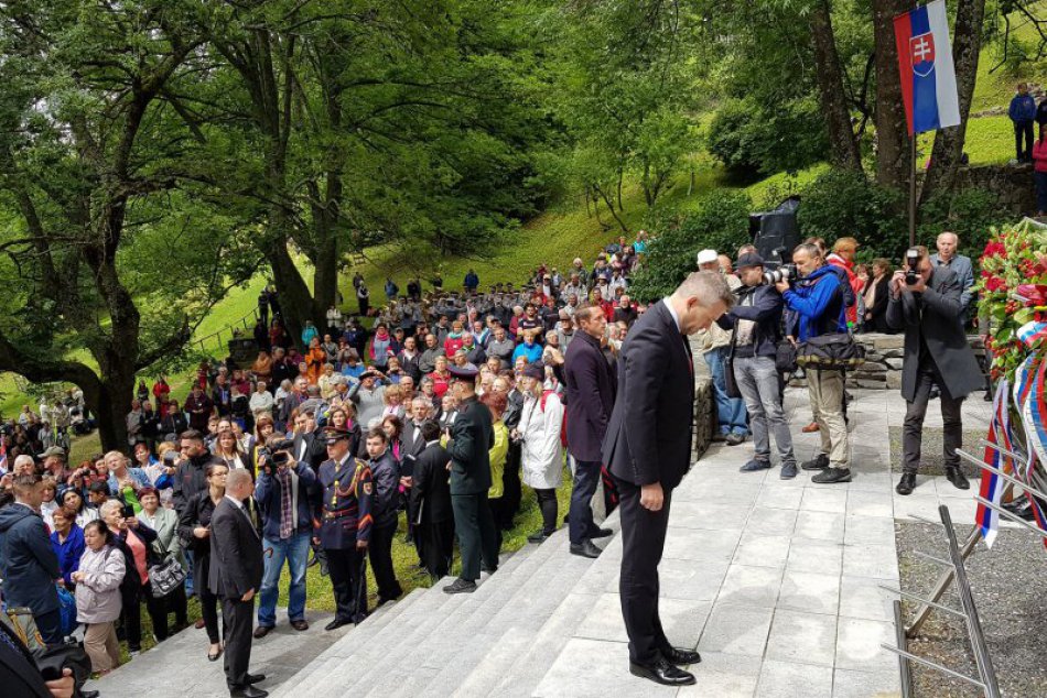 Ilustračný obrázok k článku Pellegrini vystúpil počas pietnej spomienky na Kališti. Kritiku adresoval Kiskovi, médiám i opozícii