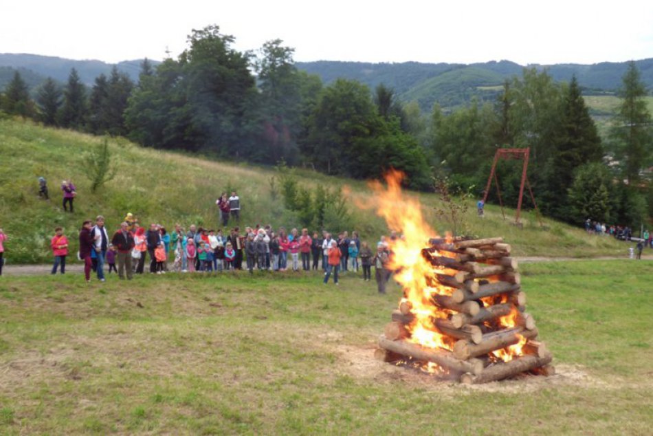 Ilustračný obrázok k článku FOTOREPORTÁŽ: Jánska vatra v Dobšinej prilákala stovky návštevníkov