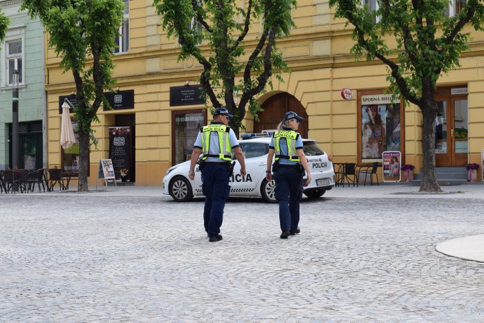 Ilustračný obrázok k článku Incident s nožom na Mierovom námestí: Mestskí policajti v akcii