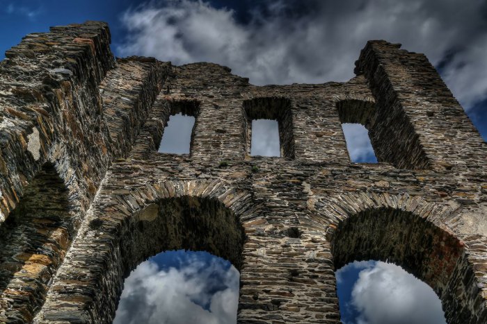 Ilustračný obrázok k článku Kapušany: Počas leta sa na nádvorí hradu predstavia viacerí umelci