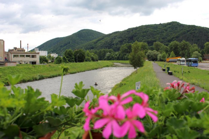 Ilustračný obrázok k článku V Bystrici sa chystá čosi nevídané. Ľudia si hromadne namočia nohy v Hrone