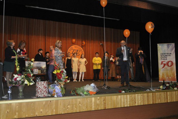 Ilustračný obrázok k článku Centrum voľného času v Šali jubiluje: Polstoročie oslávili muzikálom, VIDEO