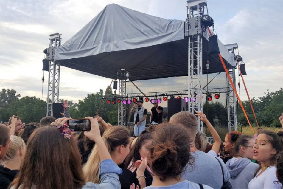 Ilustračný obrázok k článku Hurá prázdniny: Kali a Peter Pann odpálili leto v Hlohovci