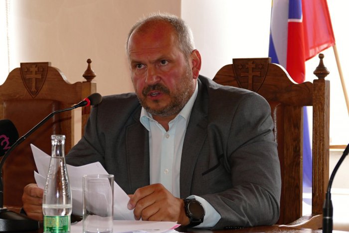 Ilustračný obrázok k článku Poslanci na mimoriadnom MsZ rozhodnú o novom vedení a financiách pre MsHK