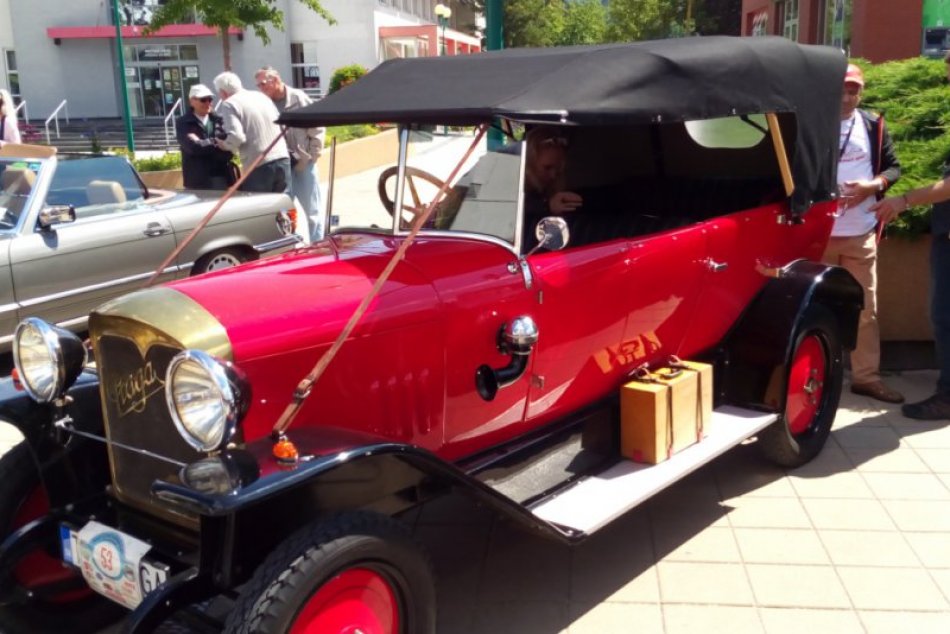 Ilustračný obrázok k článku Veteránska rallye pritiahne do centra Považskej nádherné kúsky: PROGRAM pretekov