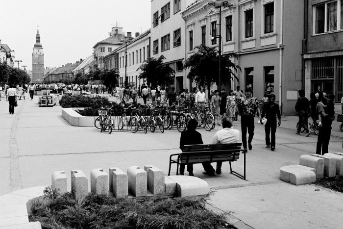 Ilustračný obrázok k článku Trnava v radikálnych rokoch: Uličky volajúce po obnove aj búranie histórie, VIDEO