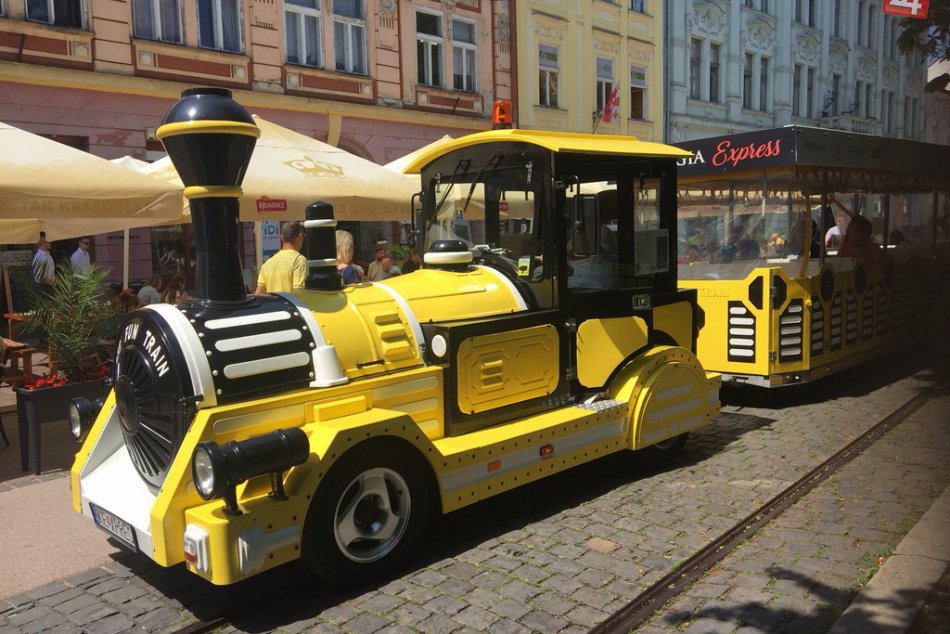 Ilustračný obrázok k článku Turistický vyhliadkový vláčik jazdí v historickom centre už vyše roka