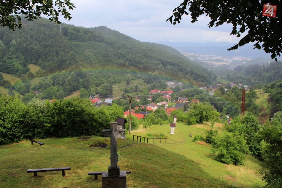 Ilustračný obrázok k článku FOTO: Úchvatné miesto kúsok od Bystrice. Kalvária v Tajove očarí nielen výhľadom