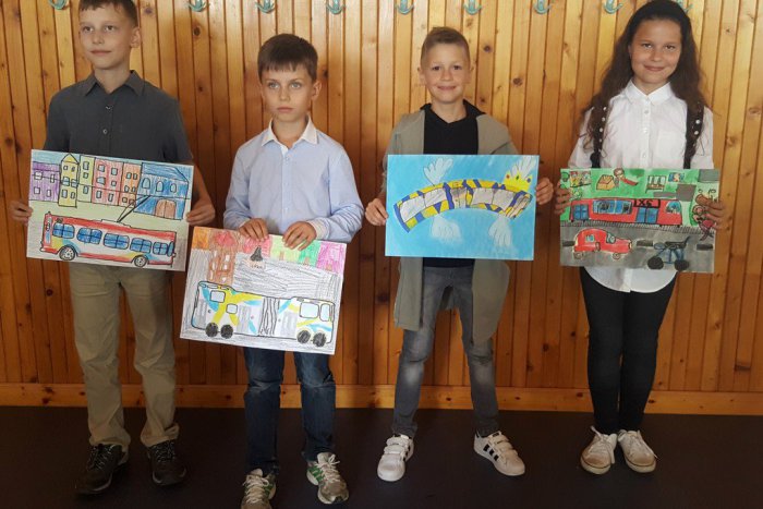 Ilustračný obrázok k článku Električky a autobusy sa zmenia na pojazdné galérie