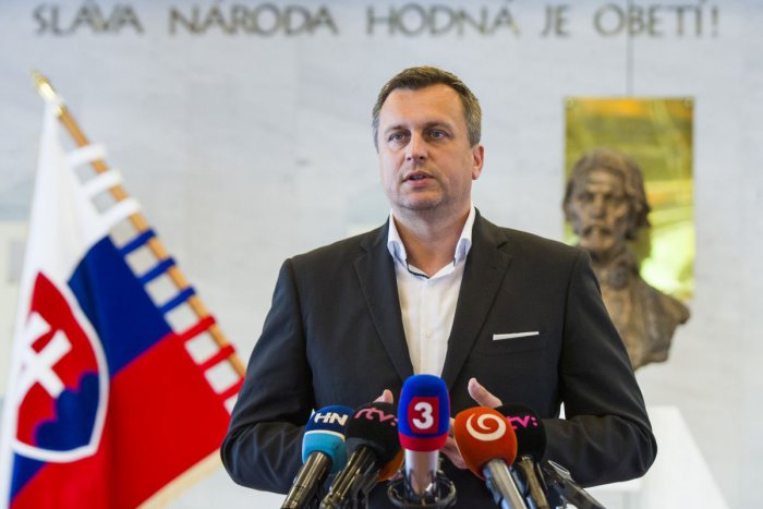 Ilustračný obrázok k článku Andrej Danko si prevzal anti-cenu Homofób roka: Dostal diplom a príručku