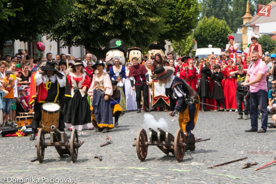 Ilustračný obrázok k článku Kežmarok ovládli remeselníci: Začal sa už 28. ročník festivalu EĽRO