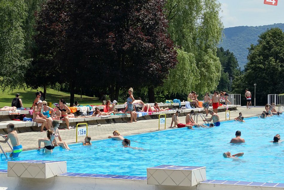 Ilustračný obrázok k článku Momentky z kupka: Teplé počasie láka Rožňavčanov k vode, FOTO a VIDEO