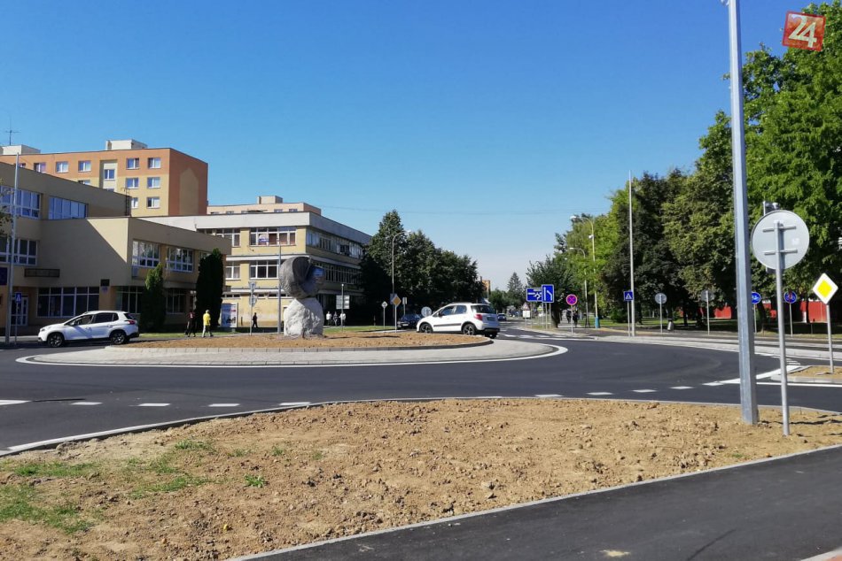 Ilustračný obrázok k článku Umelecké dielo ozbodou michalovskej križovatky: Autor tvoril aj pri Vinianskom jazere