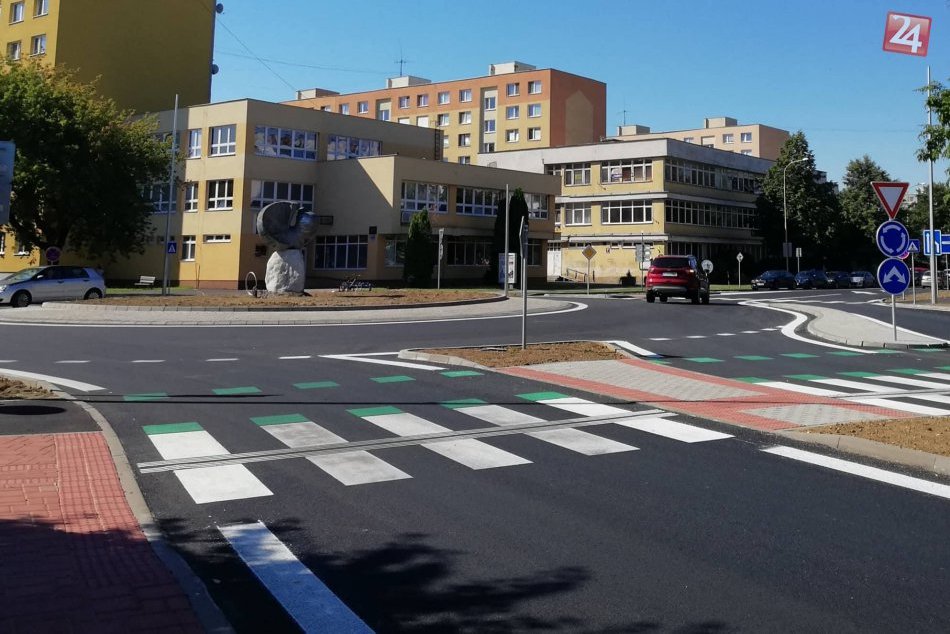 Ilustračný obrázok k článku Milovníkov kníh potešíme: Máme krajšiu a modernejšiu knižnicu