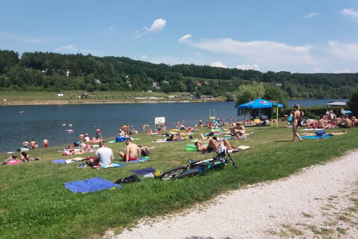 Ilustračný obrázok k článku Hygienici testovali kvalitu vody v prírodných kúpaliskách: Ako dopadli Ružín, Bukovec a Jazero?