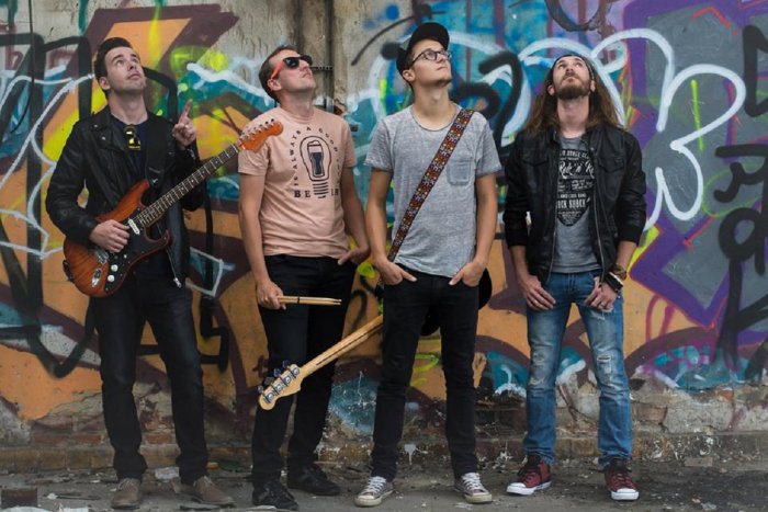 Ilustračný obrázok k článku Rockeri z Drietomy zverejnili nový VIDEOKLIP: Natáčal sa v známom trenčianskom podniku