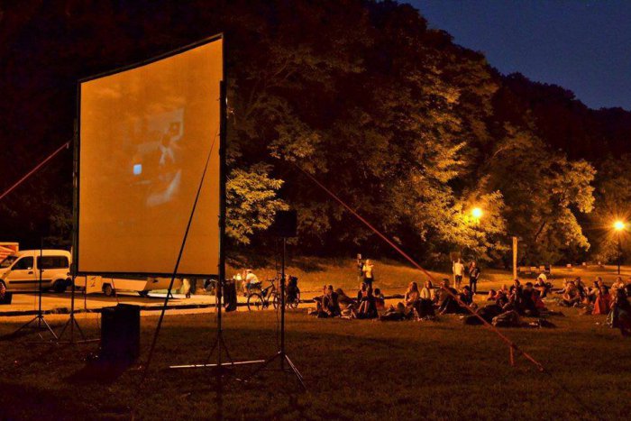 Ilustračný obrázok k článku LETNÉ KINO: Začala sa sezóna premietania filmov pod holým nebom!