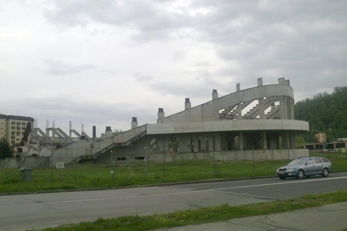 Ilustračný obrázok k článku Športovú halu vo Zvolene začali stavať pred 15 rokmi. Zápasov sa však nedočkala