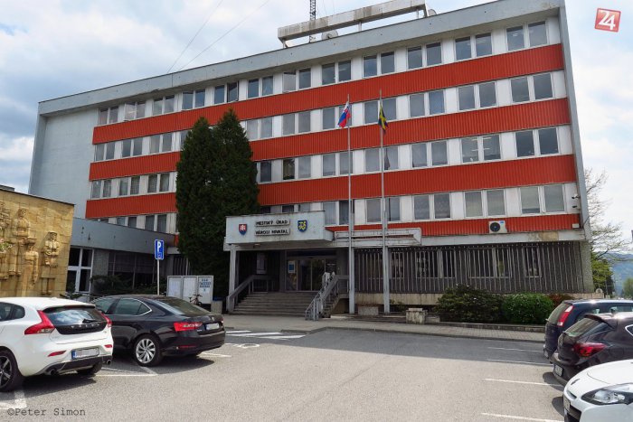 Ilustračný obrázok k článku Rožňava zriadila špeciálnu linku: Pomoc pre seniorov a zdravotne znevýhodených