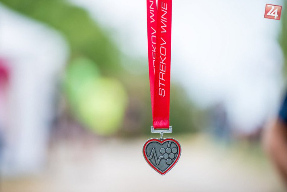 Ilustračný obrázok k článku Strekov popri víne núka aj inú lahôdku: Beh a chôdza malebnými vinicami láka stovky ľudí