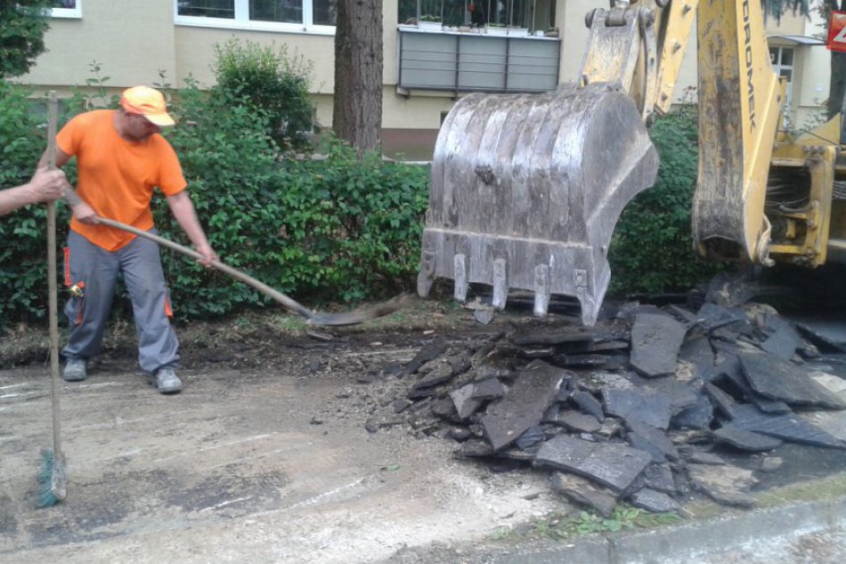 Ilustračný obrázok k článku Renovácia sídliska v Považskej na VIDEO a FOTO: Novými chodníkmi to ešte nekončí!