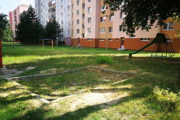 Ilustračný obrázok k článku Poslanec Mičega upozornil na zanedbané pieskovisko na Sibírskej ulici: Čo na to primátor Trenčína? FOTO