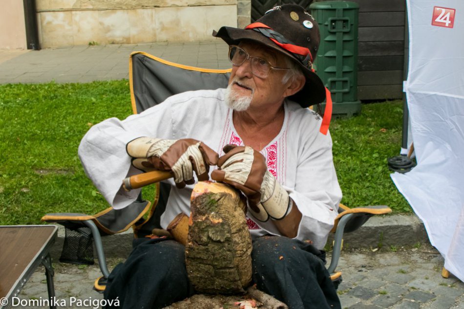 Ilustračný obrázok k článku Antonovi Suchému učarovala práca s drevom: Vyrába tradičné črpáky