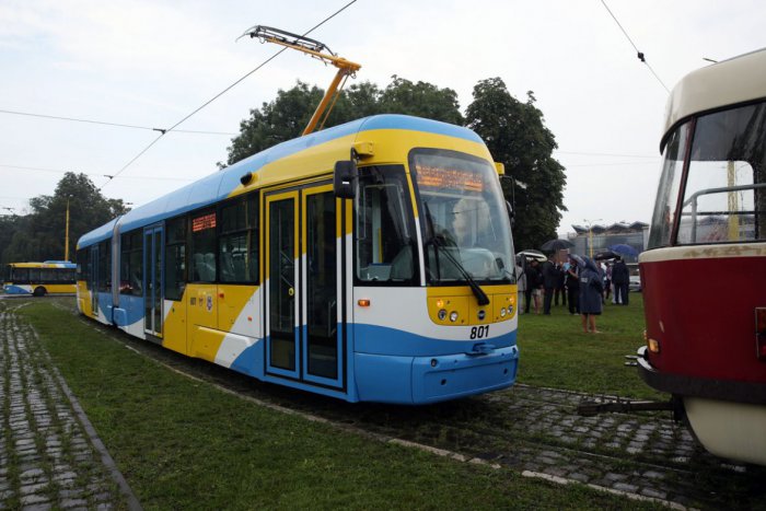 Ilustračný obrázok k článku Cestujúci sa sťažujú na veľké výkyvy električiek, vraj sú koľajnice „krivé“