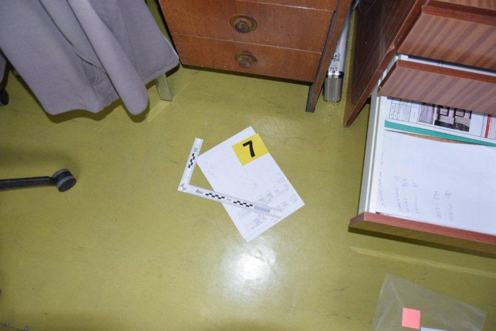 Ilustračný obrázok k článku Vlámačka v žarnovickej firme: Zlodejovi hrozí 10 rokov za mrežami, FOTO