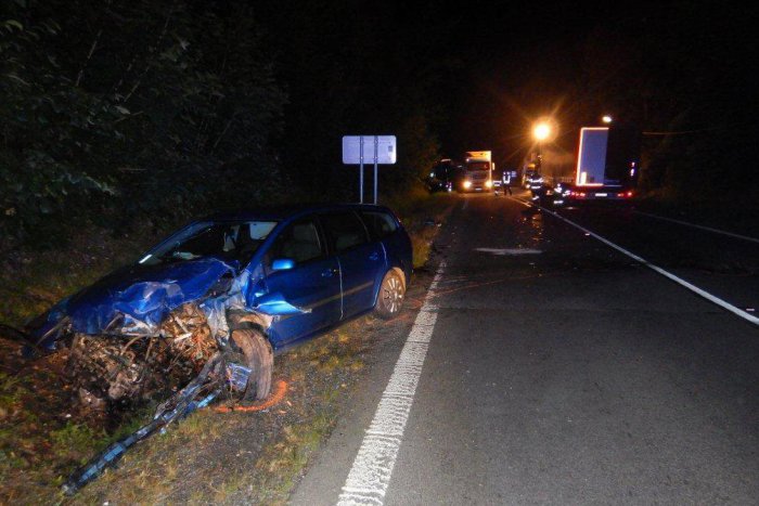 Ilustračný obrázok k článku Kremničan (19) to napálil do kamióna: FOTO z miesta a slová polície