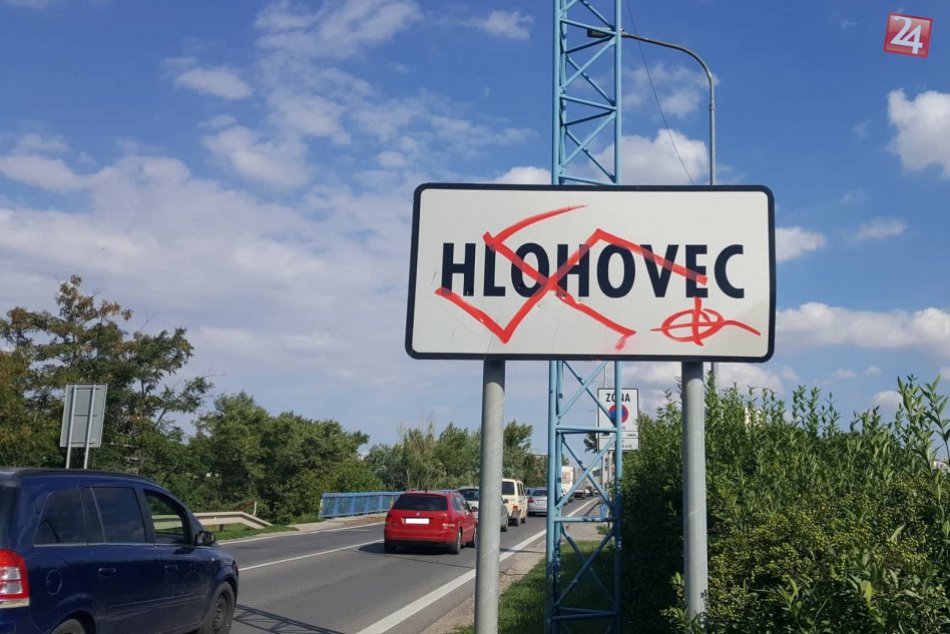 Ilustračný obrázok k článku V Hlohovci vyčíňali neznámi vandali: Mesto poznačili hákovými krížmi