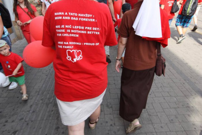 Ilustračný obrázok k článku Pochod Hrdí na rodinu ďakuje mamám a otcom a oslavuje prirodzenú rodinu