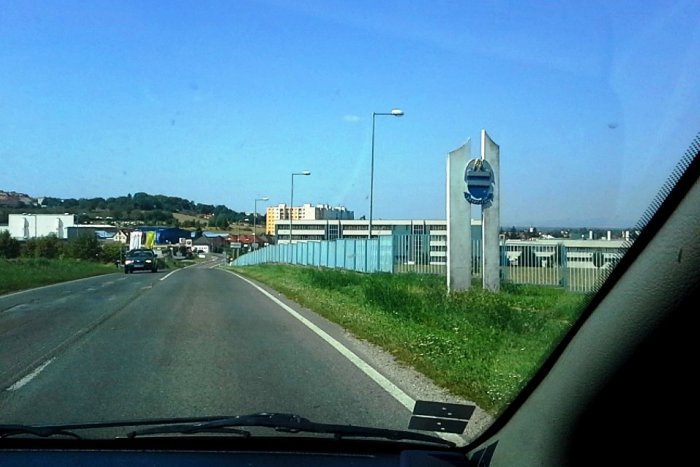 Ilustračný obrázok k článku Známa farmafirma pripravuje odstávku: Hlohovčanov môže potrápiť zápach