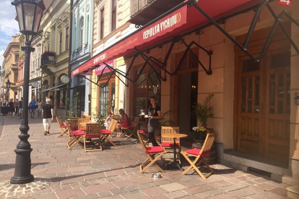 Ilustračný obrázok k článku Košické prevádzky chcú odpustenie poplatkov za letné terasy, FOTO z minulého roku