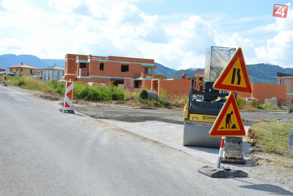 Ilustračný obrázok k článku Obyvatelia Pršianskej terasy sa dočkali. Zanedbanú cestu začali obnovovať