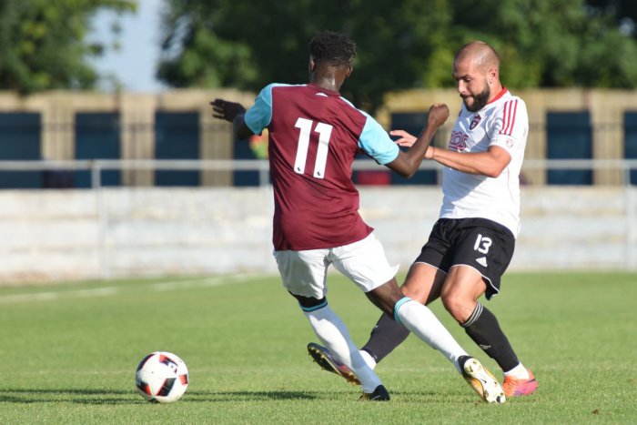 Ilustračný obrázok k článku Z trnavskej juniorky do "Áčka": Spartak podpísal ročnú zmluvu s Júliusom Gombalom