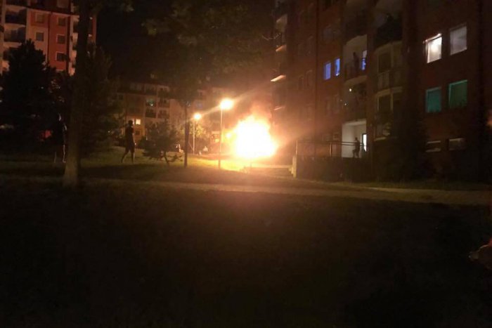 Ilustračný obrázok k článku Auto v plameňoch: Na sídlisku Hájik vyčíňal podpaľač, FOTO