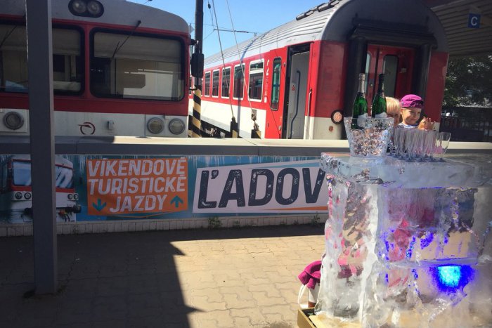 Ilustračný obrázok k článku Ľadový expres je späť. Ochlaďte sa v nádhernom Slovenskom raji a v Dobšinskej ľadovej jaskyni, FOTO