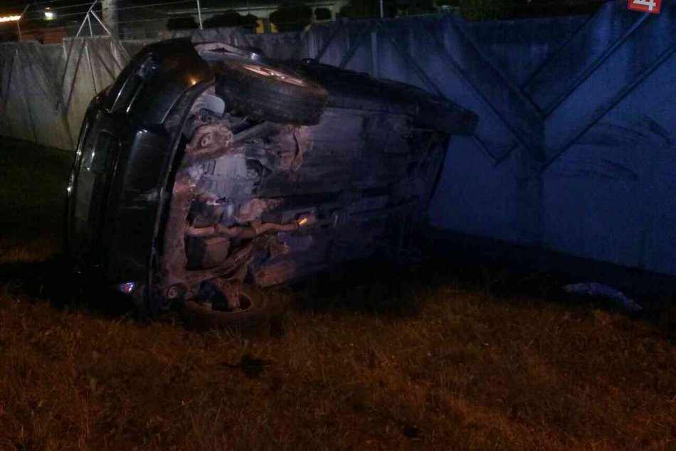 Ilustračný obrázok k článku Neďaleko nás sa pri nehode prevrátilo auto: Medzi zranenými aj dieťa! FOTO