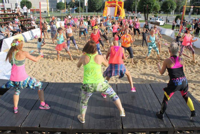 Ilustračný obrázok k článku Tipy na víkend: Rozhýbte sa v rytme zumby alebo namaľujte obraz