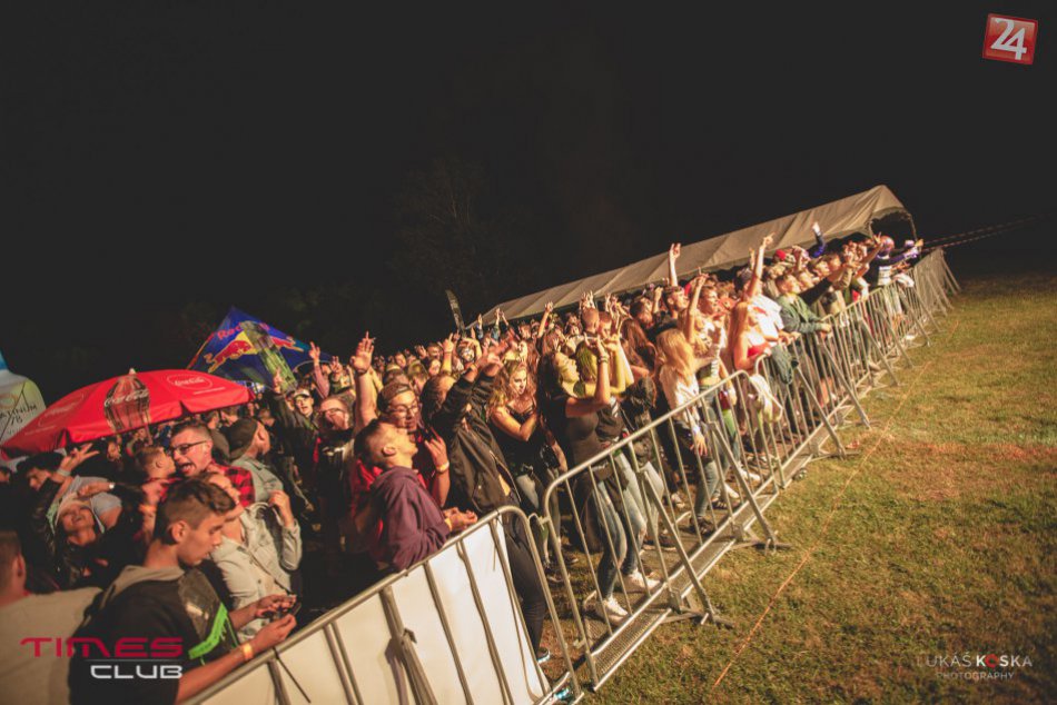 Ilustračný obrázok k článku Zábava ako sa patrí: Stovka FOTIEK  z tohtoročnej Summer Sensation pod holým nebom