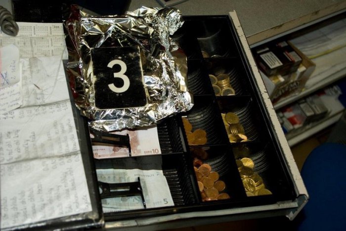 Ilustračný obrázok k článku Polícia v Brezne pátra po páchateľovi, ktorý sa vlámal do potravín