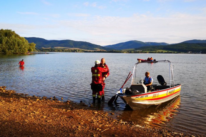 Ilustračný obrázok k článku Nočná tragédia pri Lučenci: Vo vodnej nádrži Ružiná sa utopil mladý muž