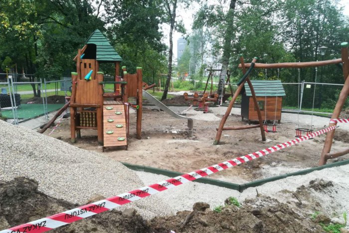 Ilustračný obrázok k článku Lesopark Chrasť obnovia nielen pre najmenších: Lanovka, trampolíny i petang, FOTO